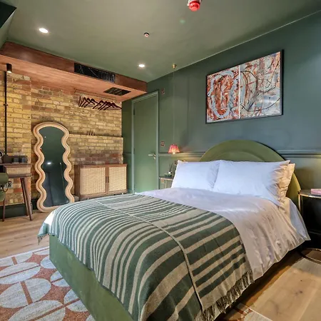The Carlton Tavern Hotel